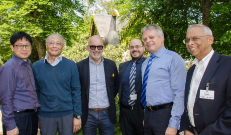 Lenkungskreis der „Global Scientific Association of Advanced Carbon Fibres“. V.l.n.r.: Prof. Bon-Cheol Ku, Prof. Kanji Kajiwara, Prof. Costas Charitidis, Prof. Luke Henderson, Prof. Hubert Jäger und Prof. Satish Kumar (Quelle: Thomas Kunz, TUD/ILK)