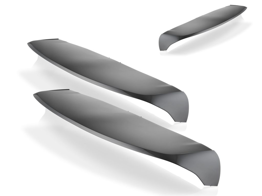 Der auf einer MX 1600 produzierte Spoiler ist leicht und glänzt durch eine makellose, lackierfähige Oberfläche.