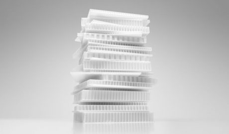 Waben-Sandwiches mit Kunststoffkern für großflächige Bauteile, zum Beispiel für Nutzfahrzeuge